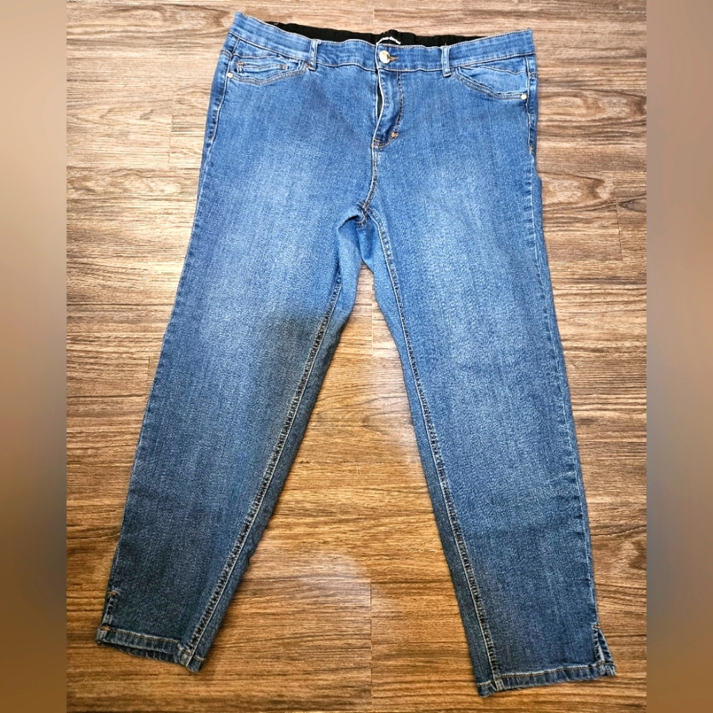 Avenue Denim Ankle Jeans 18A